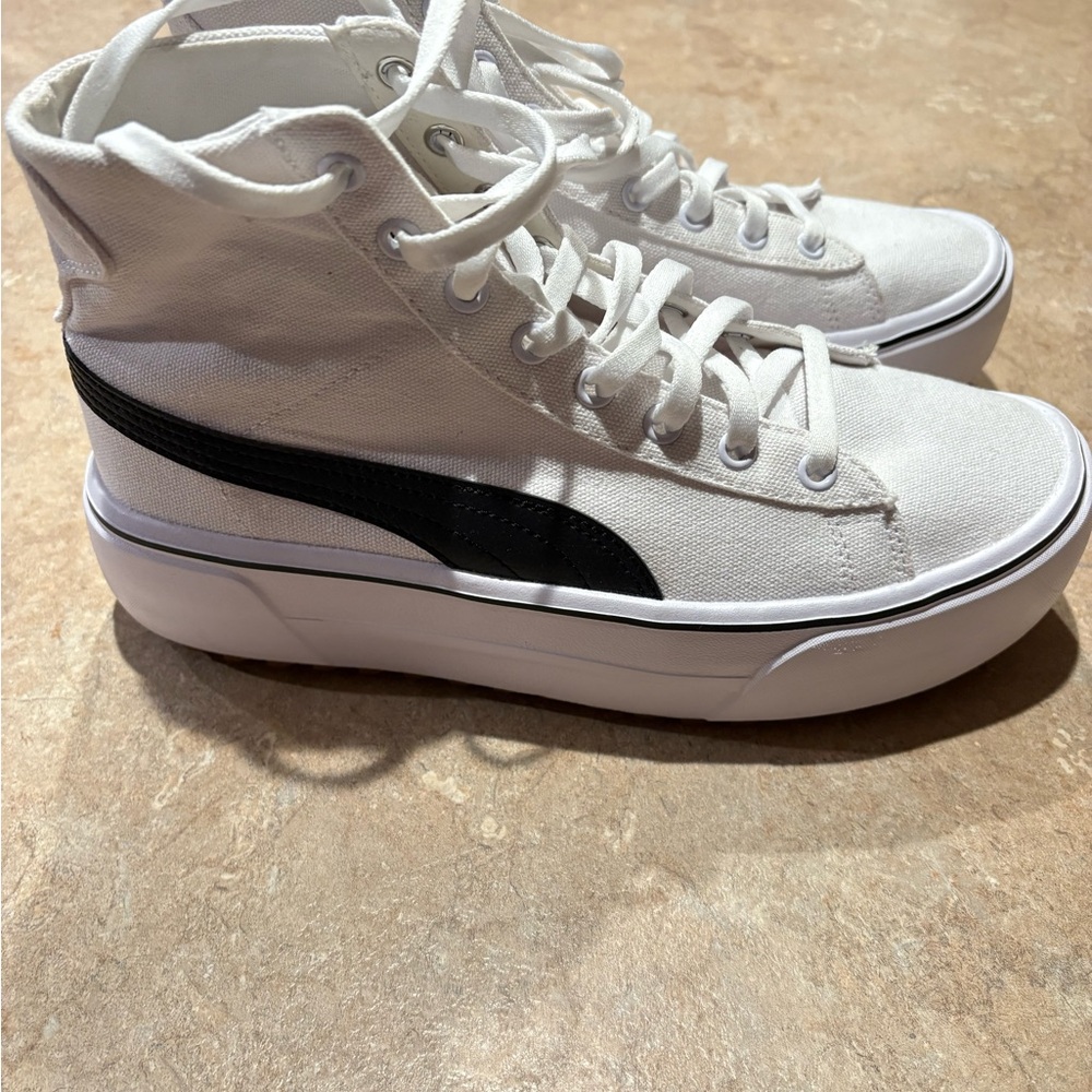 Puma Women's White Canvas Platform Hightop Sneakers with Black Stripe.Sz 9.5.NEW